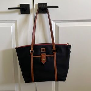 Black, Dooney & Bourke medium zip tote